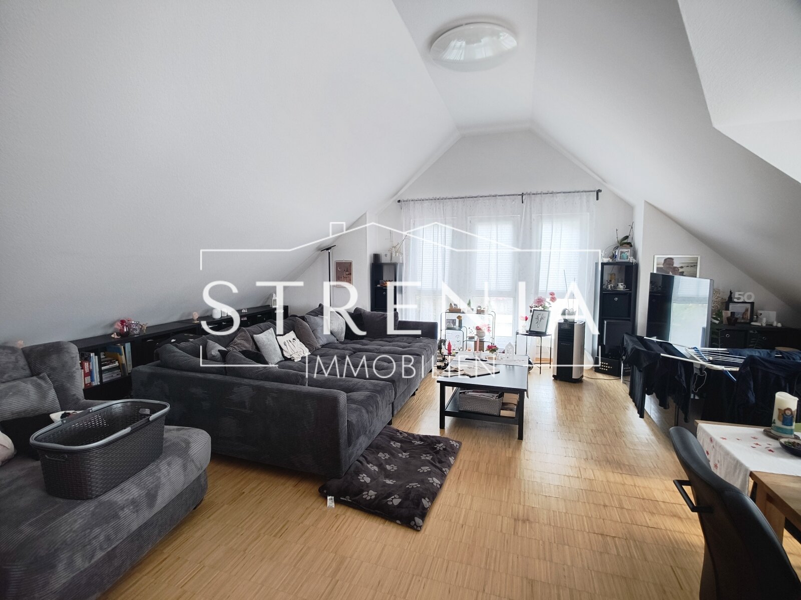 Großzügige 4-Zimmer-Wohnung mit 4 Balkonen und Carport-Stellplatz