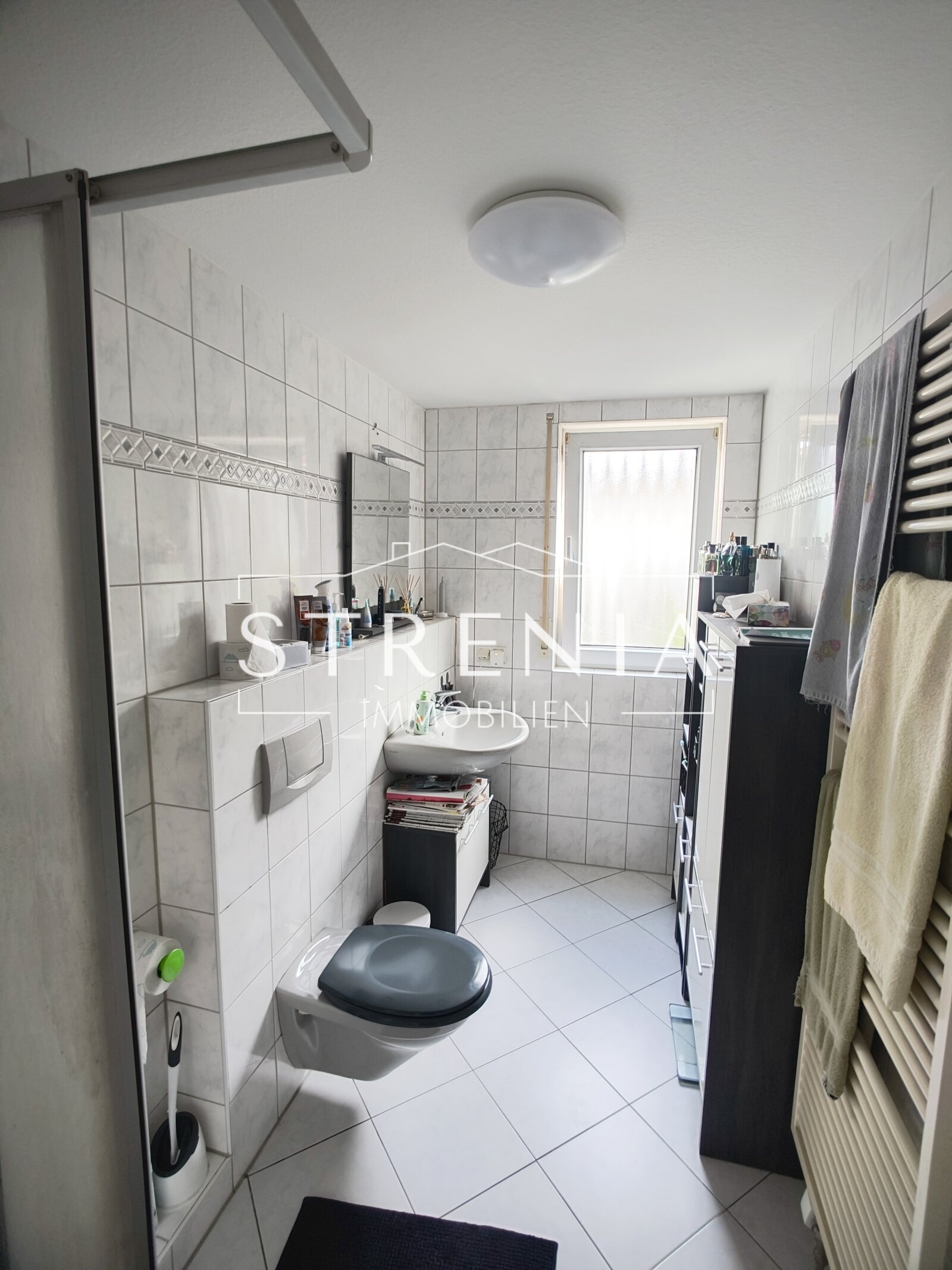 Großzügige 4-Zimmer-Wohnung mit 4 Balkonen und Carport-Stellplatz