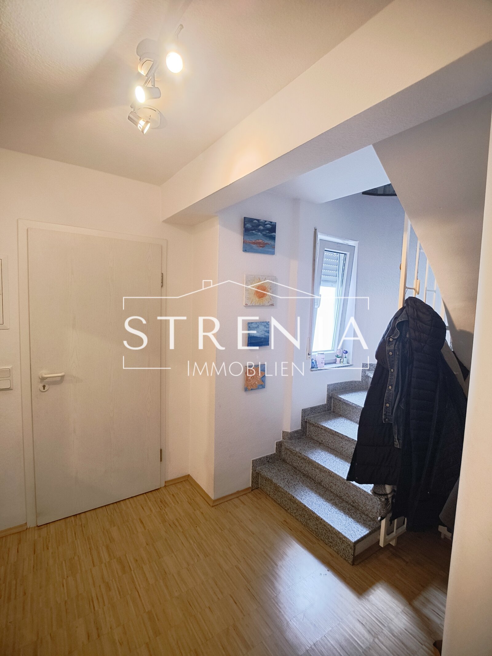 Großzügige 4-Zimmer-Wohnung mit 4 Balkonen und Carport-Stellplatz