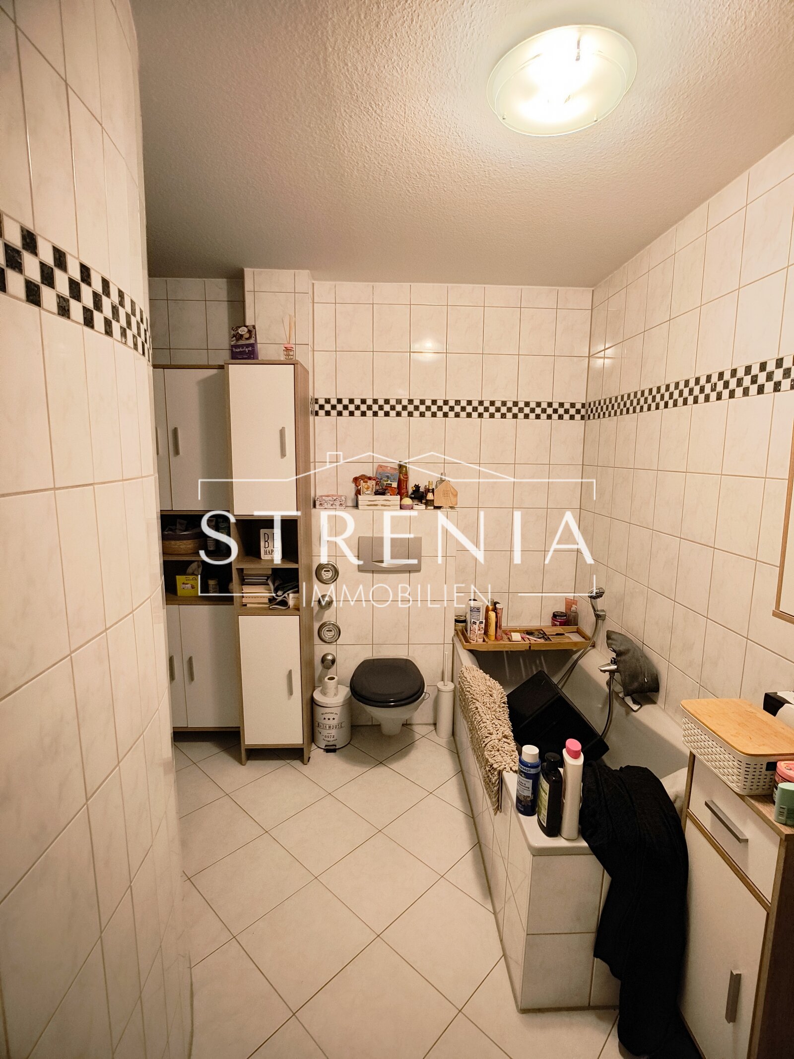 Großzügige 4-Zimmer-Wohnung mit 4 Balkonen und Carport-Stellplatz