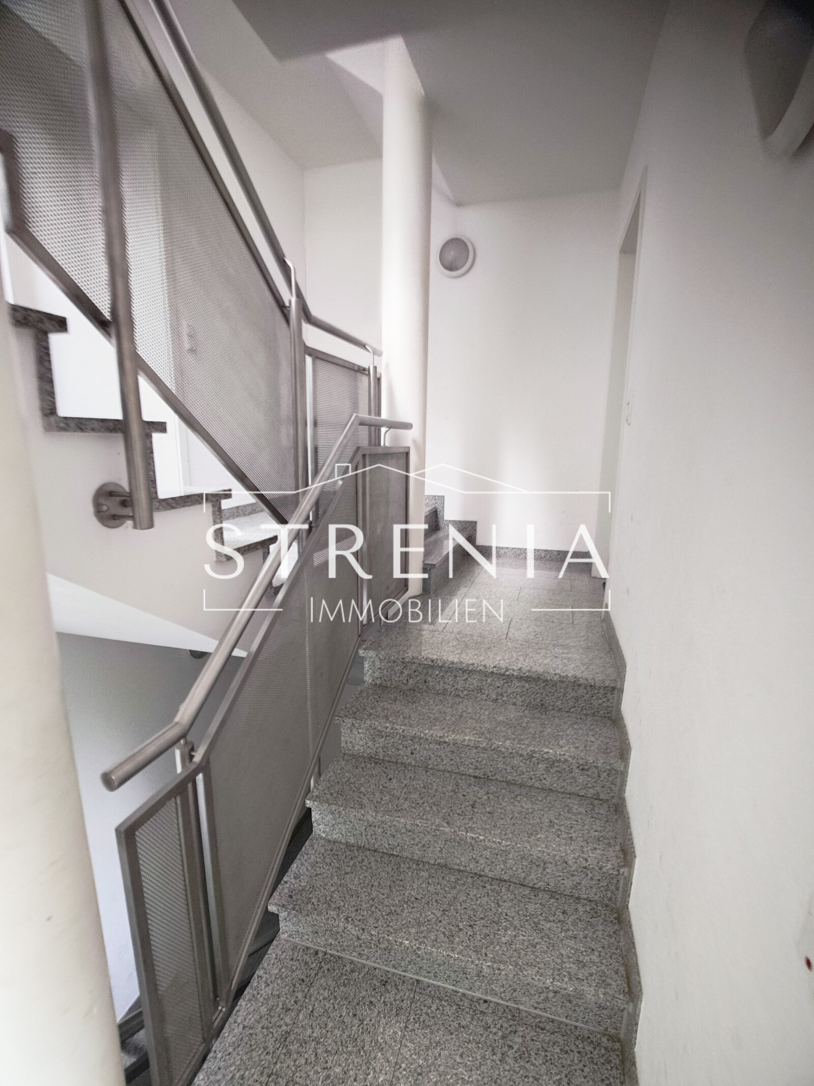 Großzügige 4-Zimmer-Wohnung mit 4 Balkonen und Carport-Stellplatz