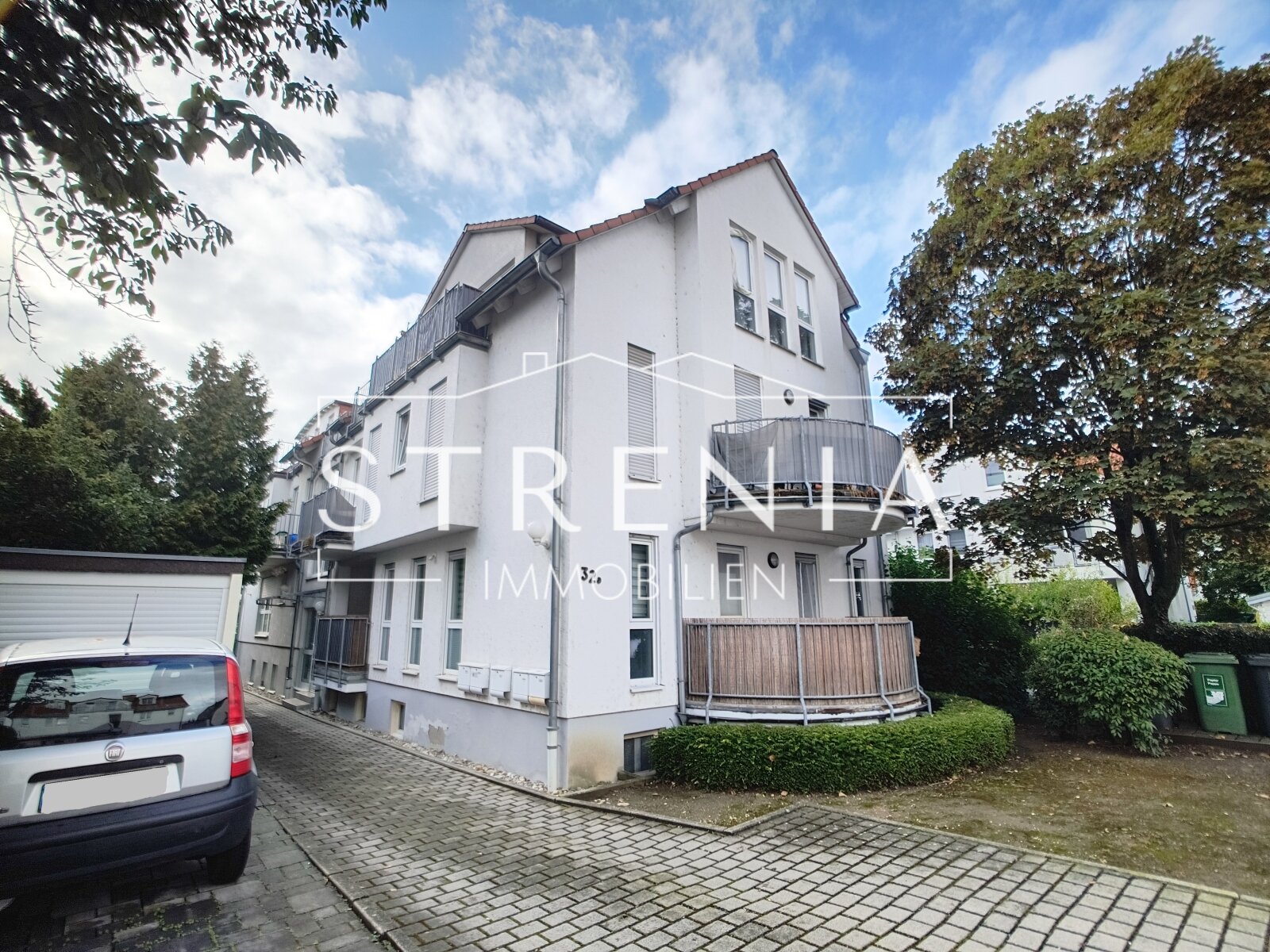 Großzügige 4-Zimmer-Wohnung mit 4 Balkonen und Carport-Stellplatz