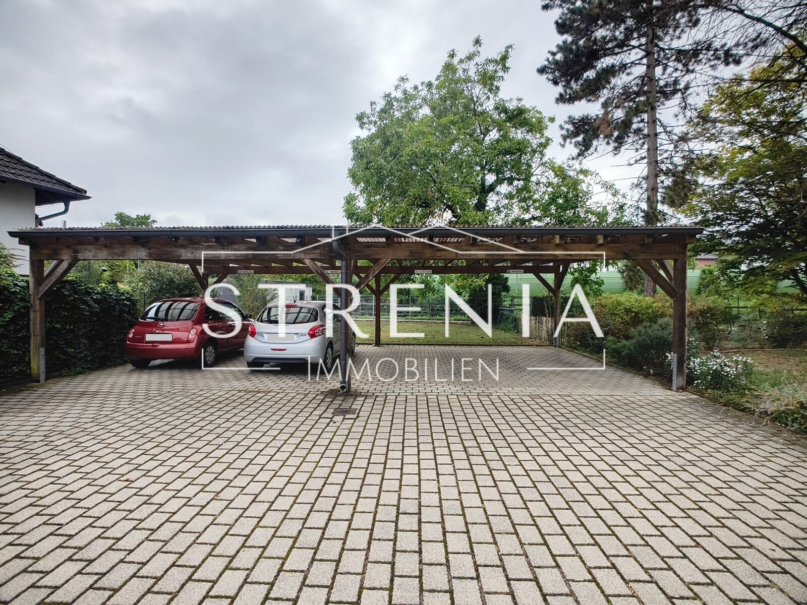 Großzügige 4-Zimmer-Wohnung mit 4 Balkonen und Carport-Stellplatz