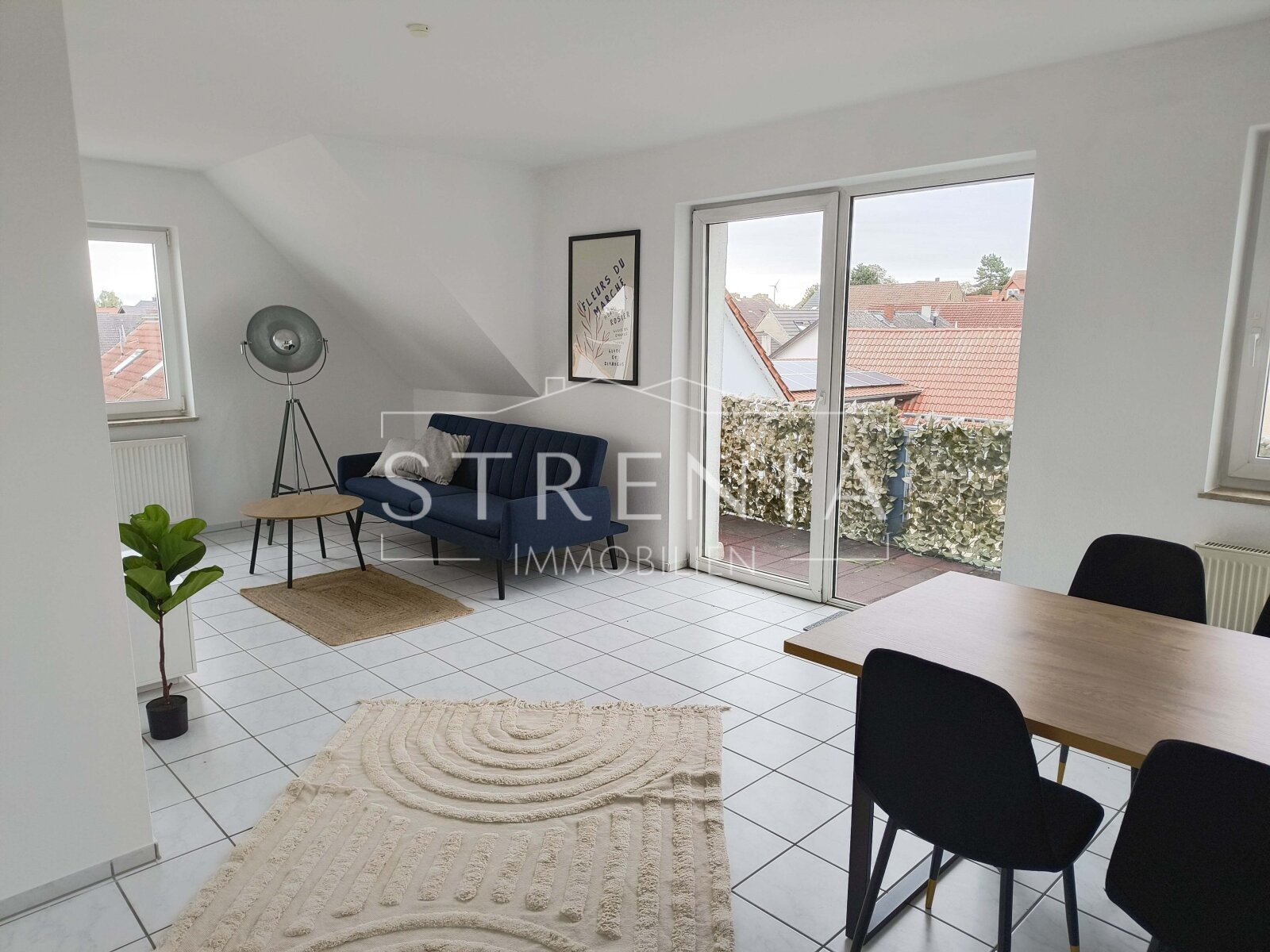 Voll ausgestattete 4Zi-Wohnung mit Stellplatz