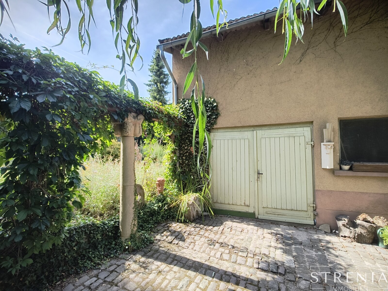 Idyllisches, weitläufiges Anwesen mit Charakter | Großes Wohnhaus mit Nebengebäude