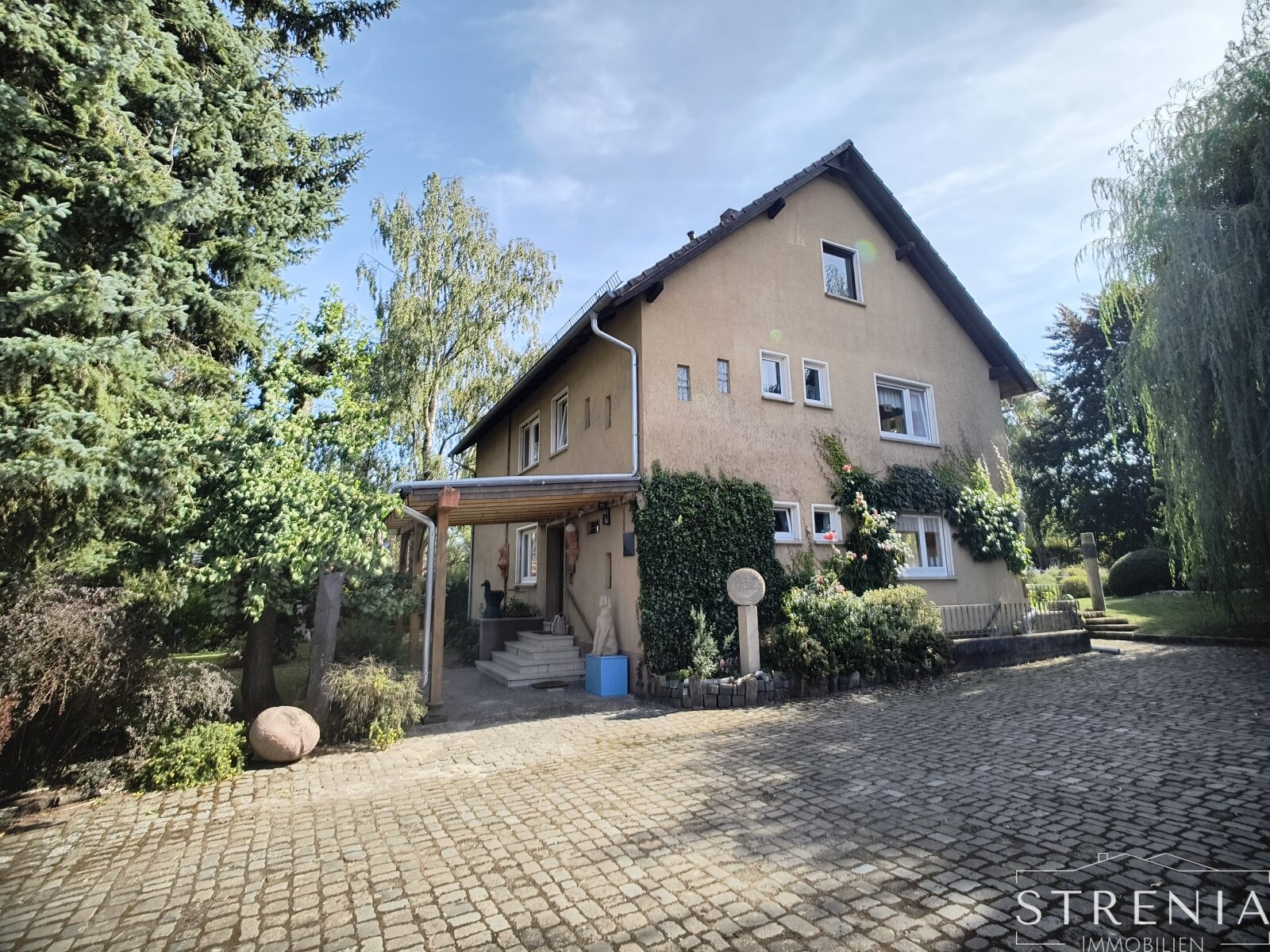 Idyllisches, weitläufiges Anwesen mit Charakter | Großes Wohnhaus mit Nebengebäude