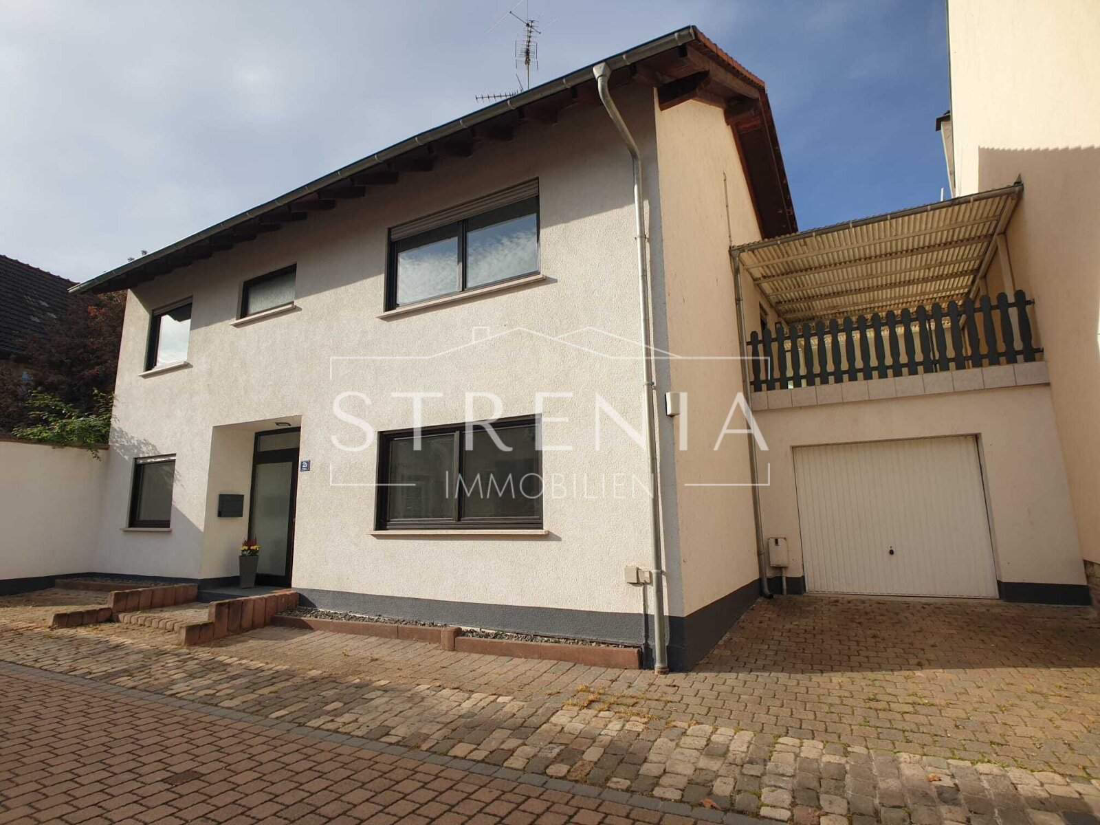 Flonheim: Großzügiges modernisiertes Haus mit Garage - gehobene Ausstattung Flonheim: Großzügiges modernisiertes Haus mit Garage - gehobene Ausstattung