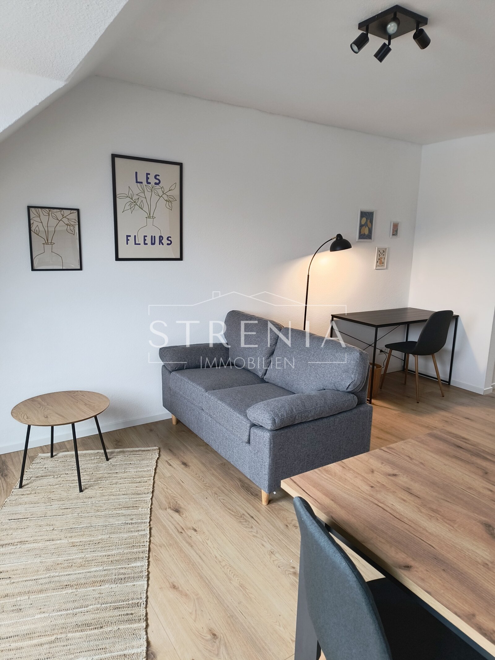 Alzey: Renoviertes Apartment mit EBK und Stellplatz zentral in Alzey Alzey: Renoviertes Apartment mit EBK und Stellplatz zentral in Alzey